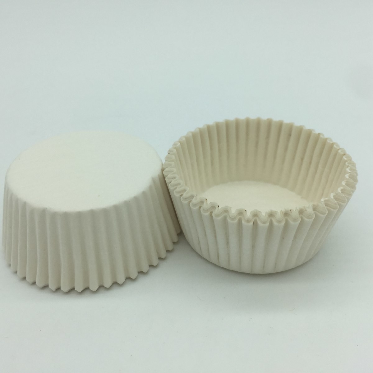 Buy cheap Custom White Greaseproof Cupcake Liners Round Shape Blueberry Muffin Cup product