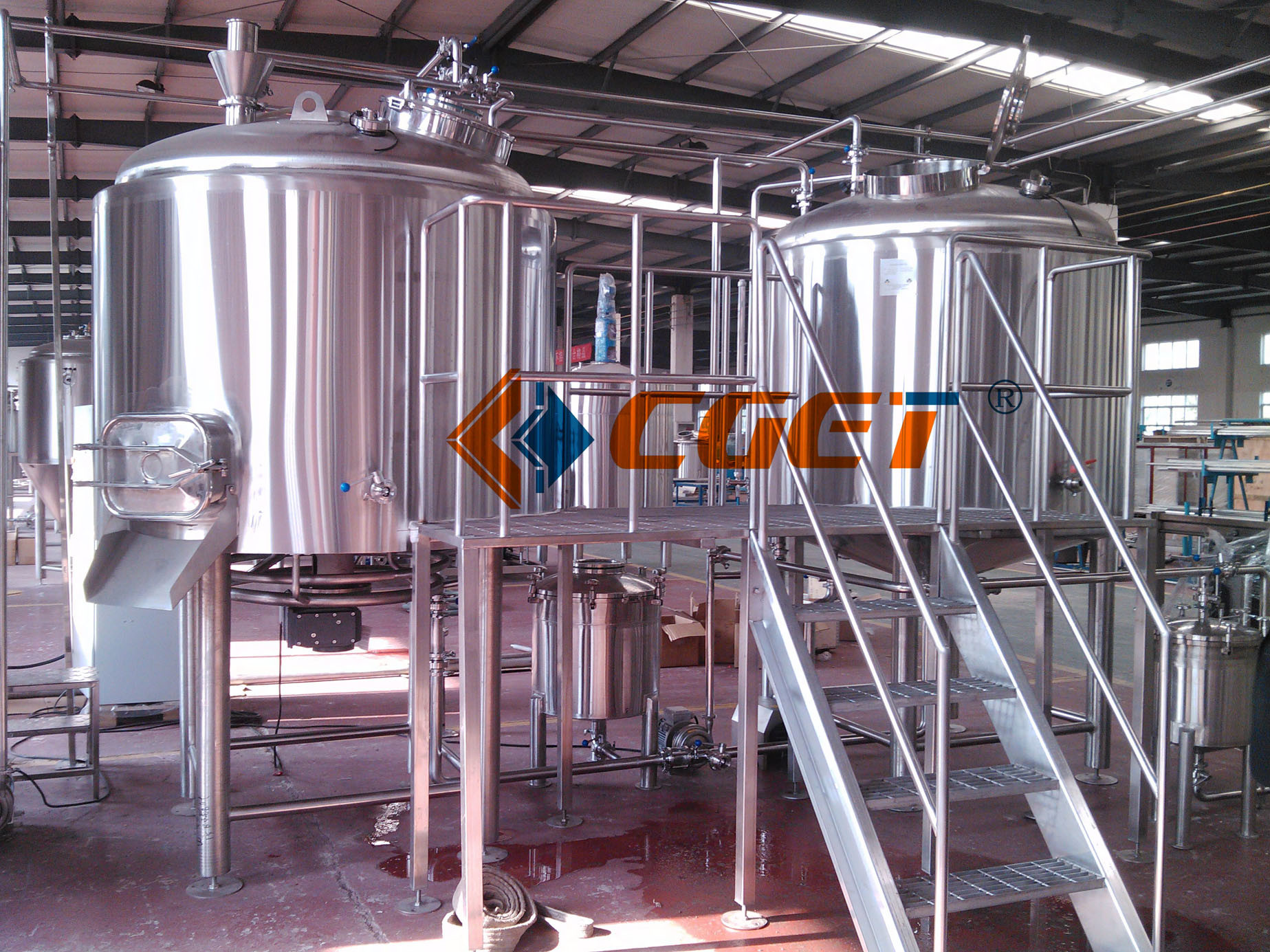 380V Three Phase Large Scale Brewing Equipment Brewery Fermentation Tanks for sale