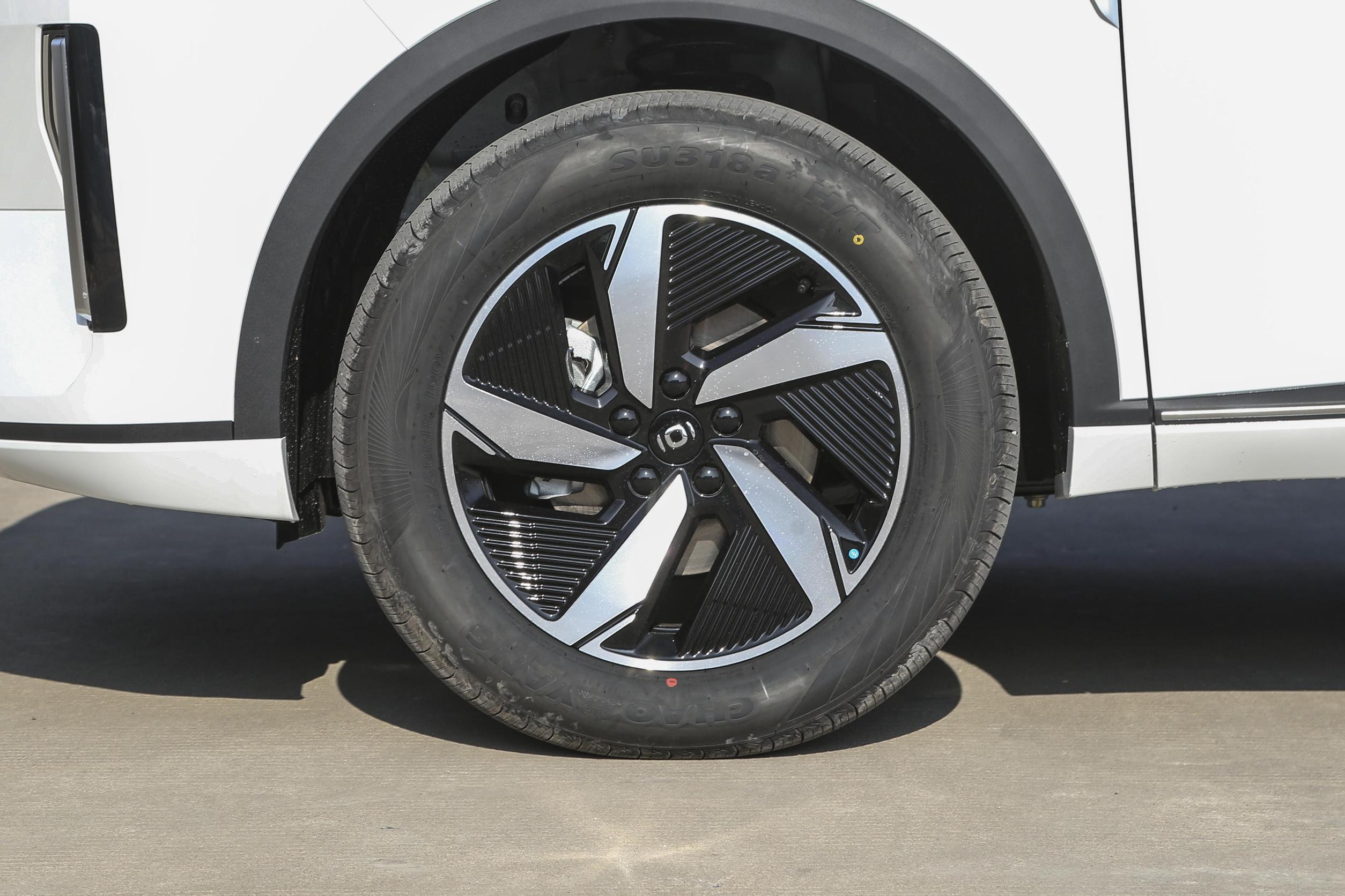 2023 2024 Changan NEVO Q05 Hybrid SUV Long Range 60KM Hot Edition Electric Cars For Pure Electric Range CLTC 60KM