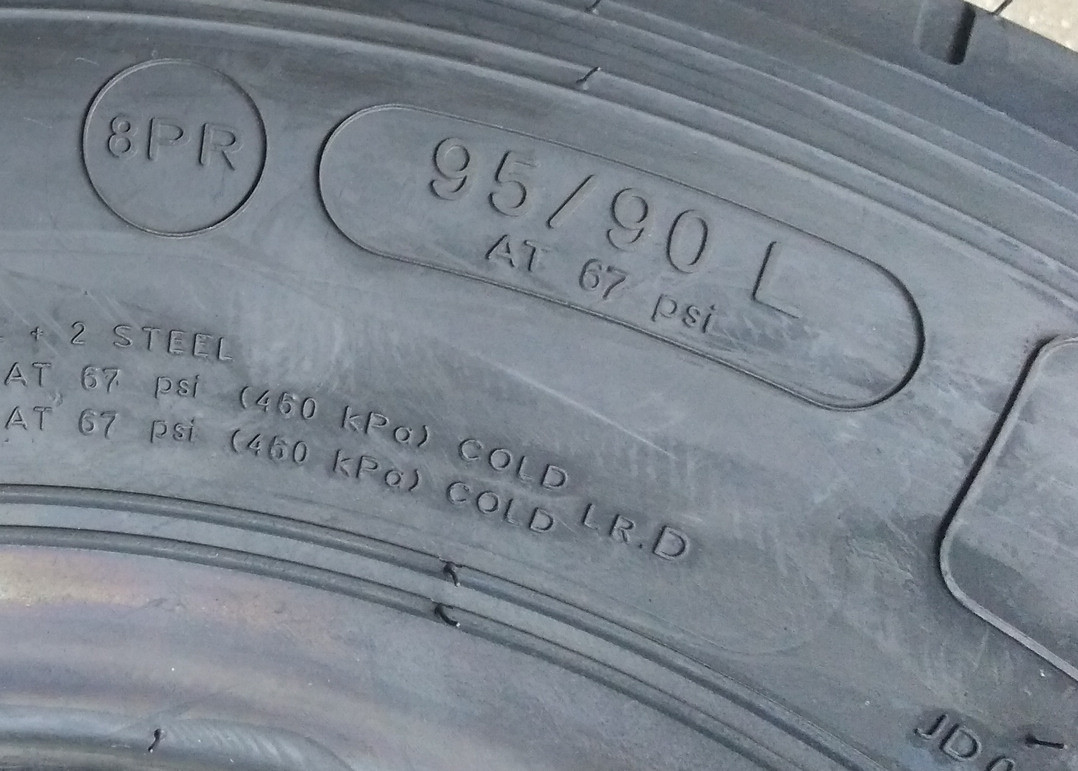 14 Inch Diameter Light Truck Tires 4 Circumferential Zigzag Grooves Design 6.00R14LT