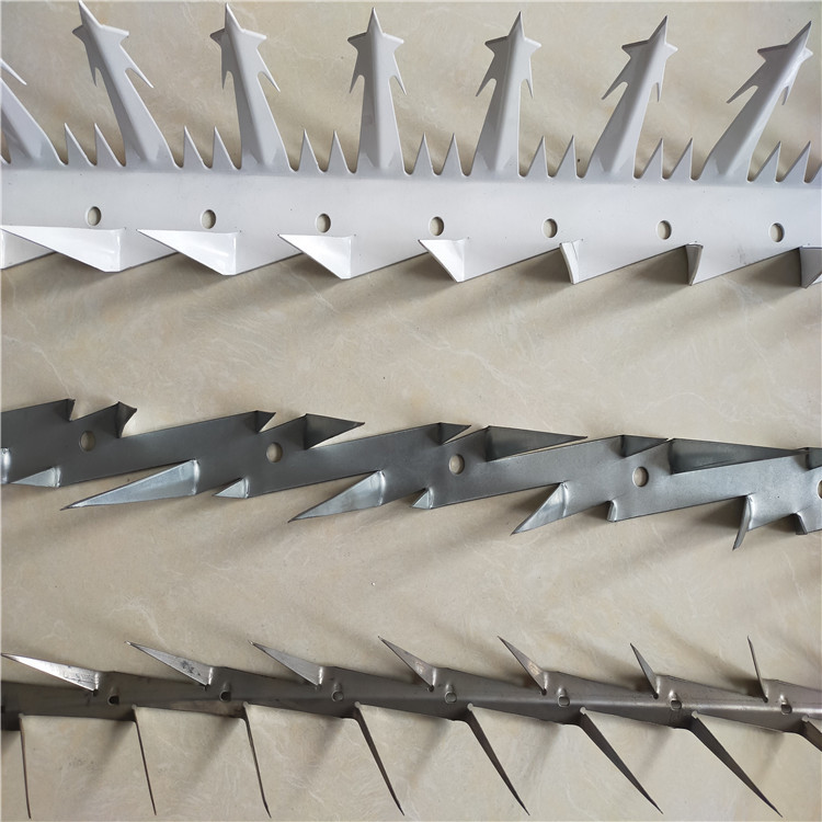 Hot Dipped Galvanized Anti Climb Spikes Rooftop Razor Spikes For Security