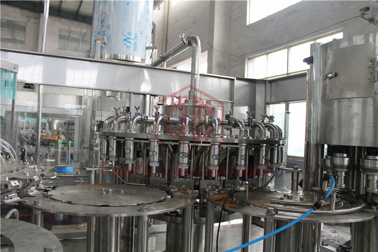 Auto Food Industry Popular Plastic Bottling Equipment With Sterilizing System