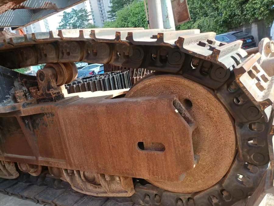 Hitachi EX1200 Excavator Track
