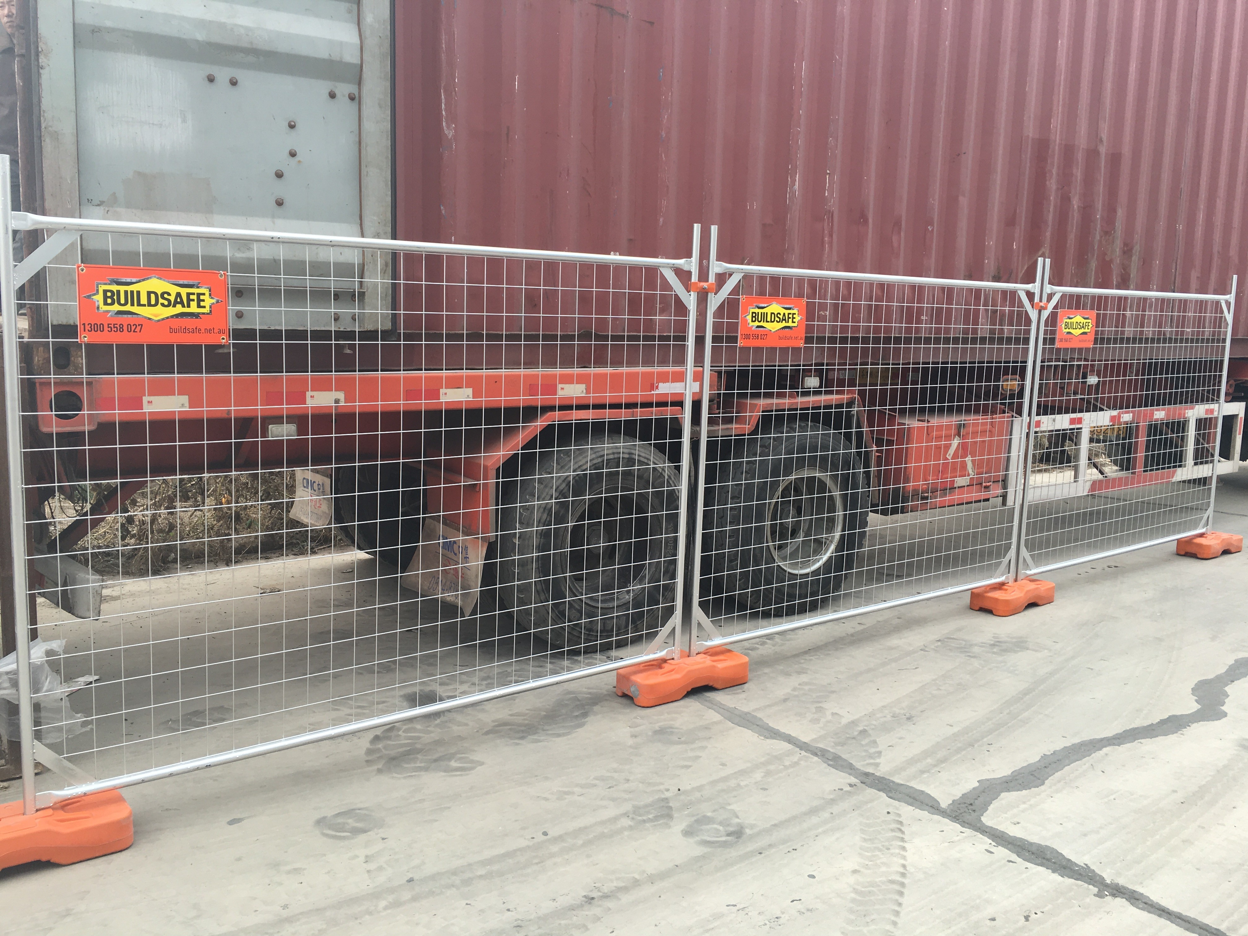 Yellow PVC Coated Hot Dipped Galvanized Temporary Fencing Panels 2100mm x 2400mm OD 32 x 2.00mm pipes thick AS4687-2007