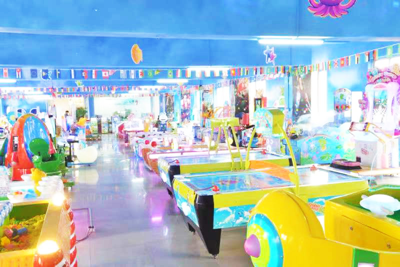 Wholesale Coin Operated Kids Crane Claw Toy Plush Prize Vending Tank Toys Claw Machine For Shopping Malls
