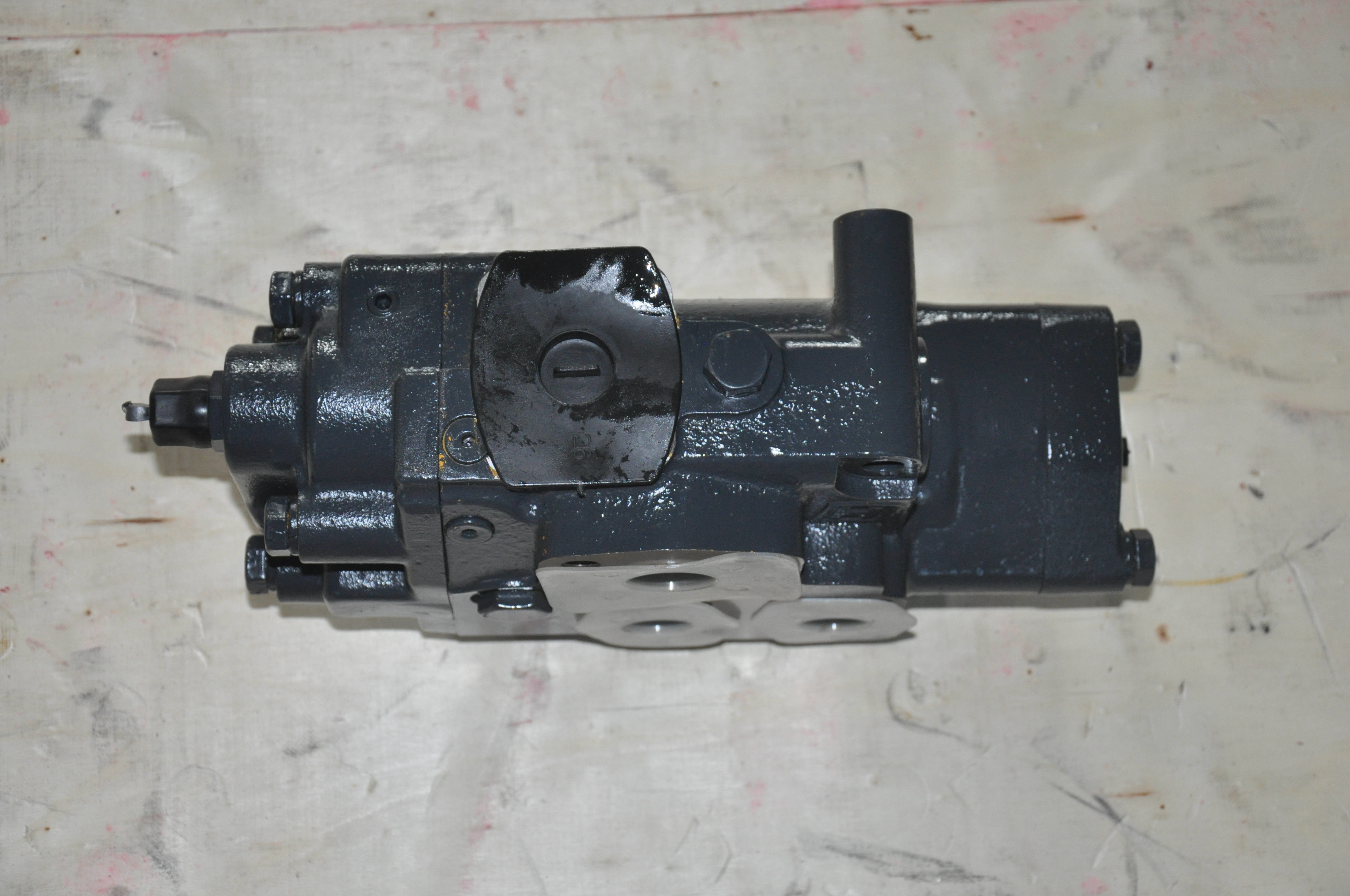 12C0123 FLOW AMPLIFYING VALVE Liugong CLG862 Wheel Loader Hydraulic Valve