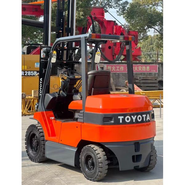 Used Toyota 3.5-Ton Electric Forklift in Vibrant Orange for Safe and Efficient Warehouse Handling