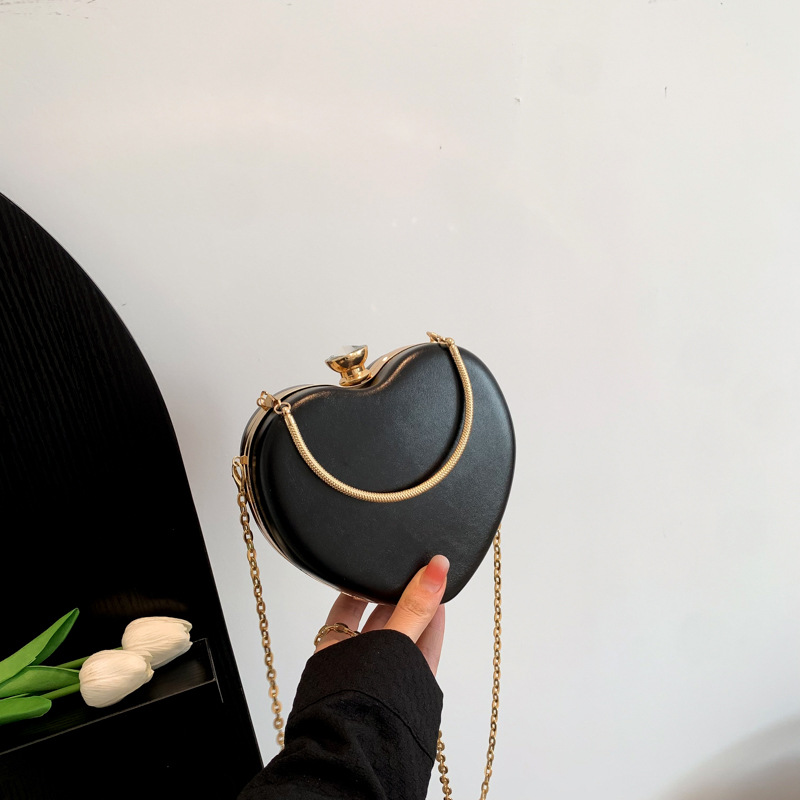 Letter Pattern Heart Shaped Chain Ladies' Handbags 2024 Luxury for Fashionable Women