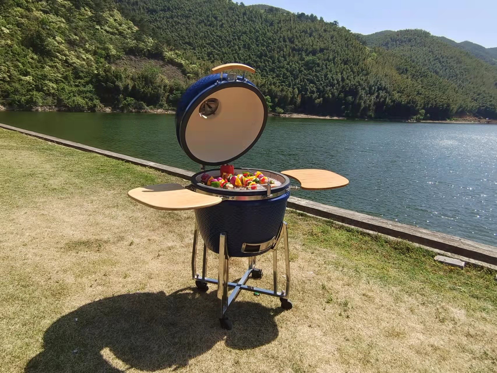 Special Hinge Urban Charcoal Kamado Grill 22 Inch White Glaze Compleet 57*65cm