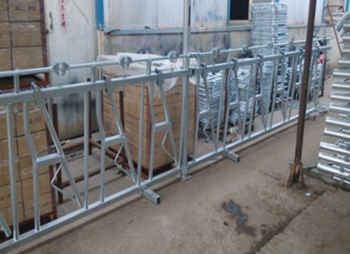 Metal Livestock Panels / Hot Dip Galvanized Metal Cattle Feeders Customized