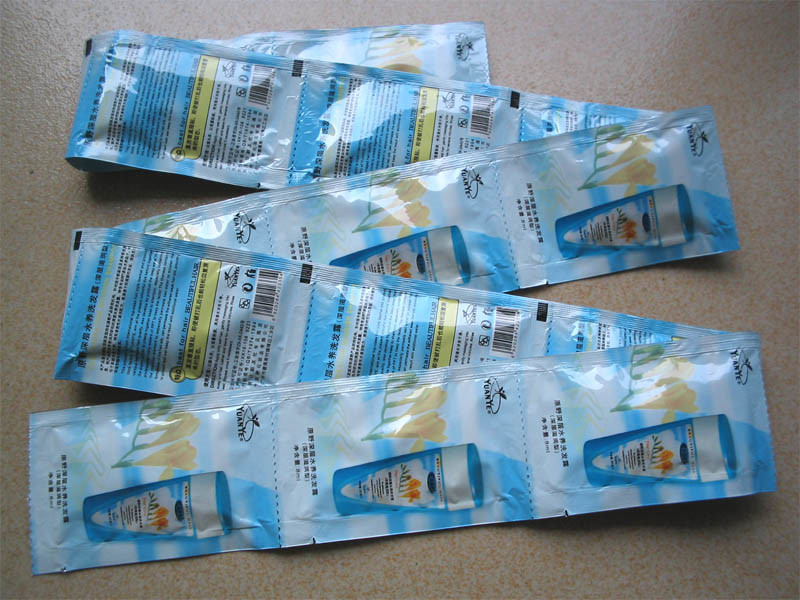 1-80ml Multi Lane Sachet Packaging Machine For Shampoo Shower Face Cream LC-220L