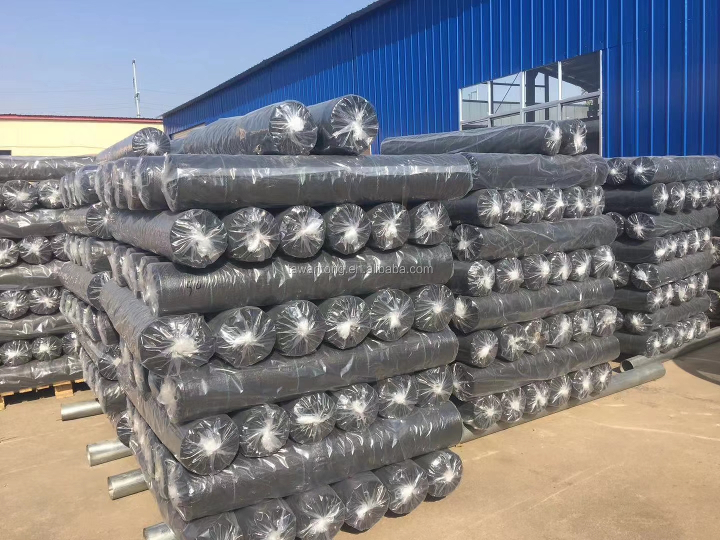 40gsm-230gsm Agriculture PP Ground Cover Fabric for Weed Control in Strawberry Garden
