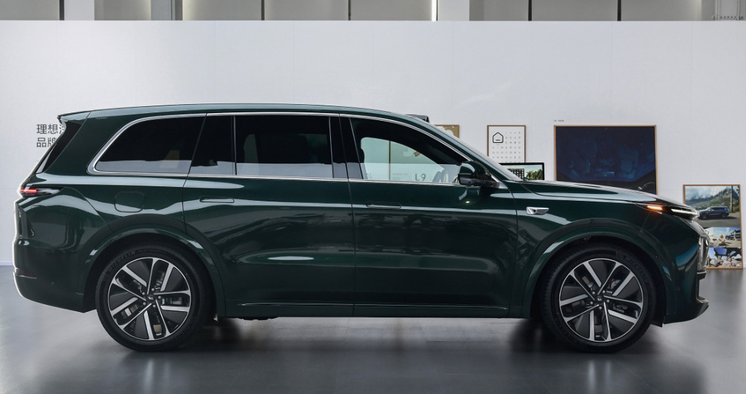 LI L9 2023 Pro Large 6 Seats EREV SUV 330 KW Max Power 449 PS Motor 5.3s 0-100km/H