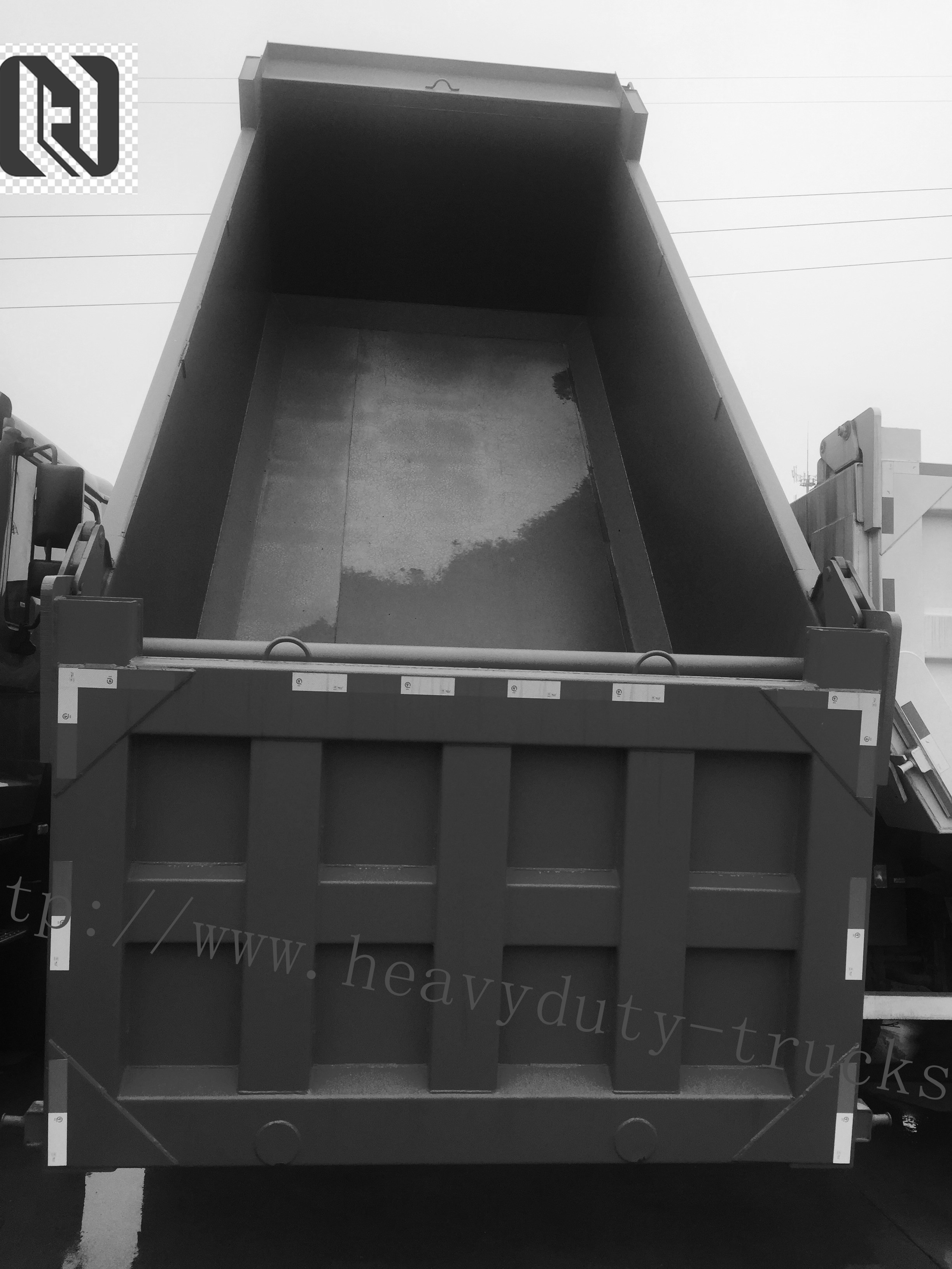 336hp Red Left Hand Drive Dump Truck 6x4 Sinotruk Howo7 Brand URO II Emission