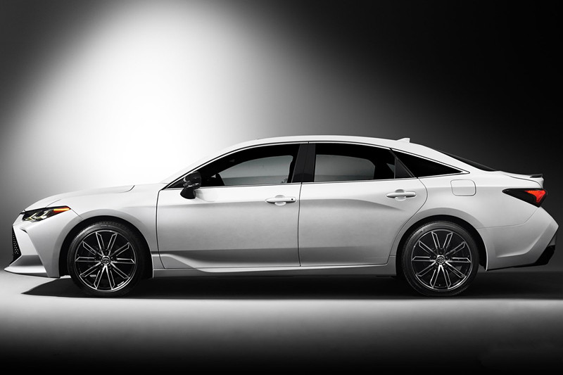 TO-YOTA Avalon 2.0L Petrol Cars with Big Space and Electric Steering System Made