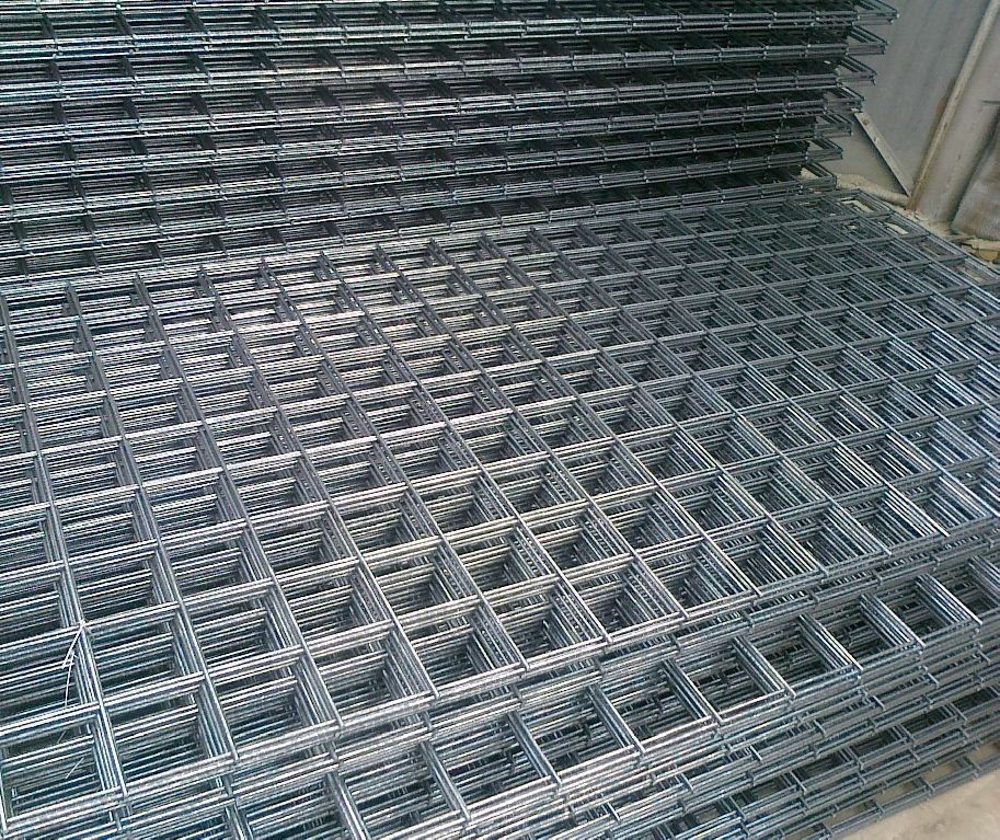 Prefab Steel Frame Building Kits Ribbed Seismic 500E Rears Square Mesh Size 6m X 2.4m