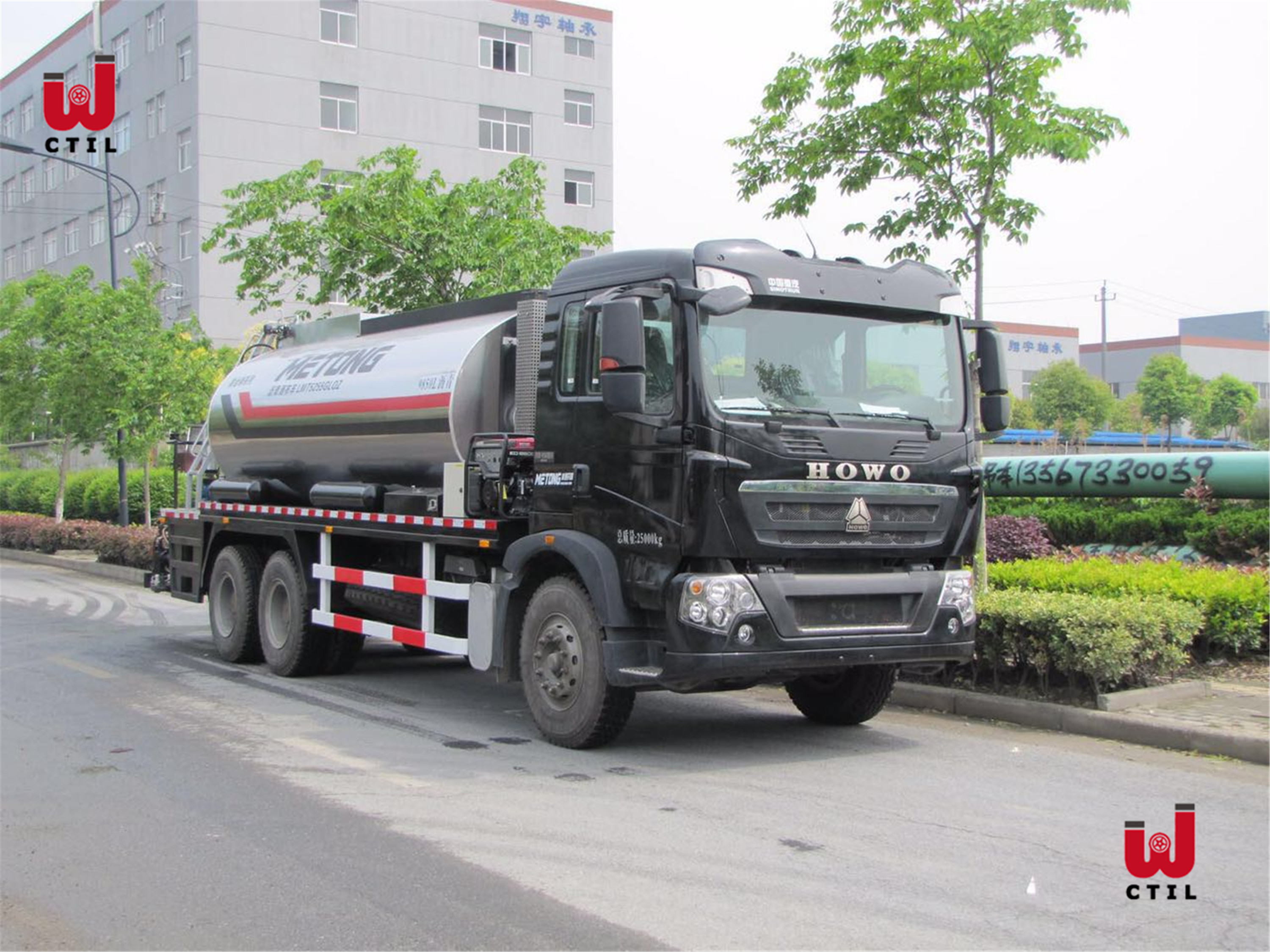 Sinotruk 340HP Asphalt Distribution Truck Sprayer 6x4