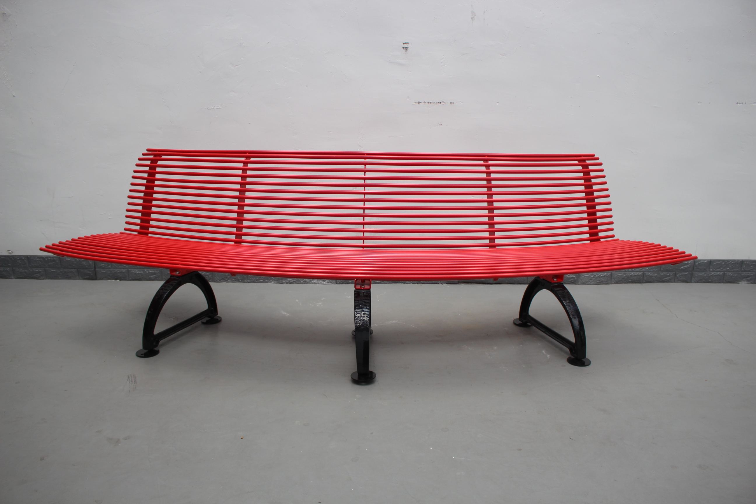 Curved Patio Tree Outdoor Metal Benches With Cast Iron Ends OEM