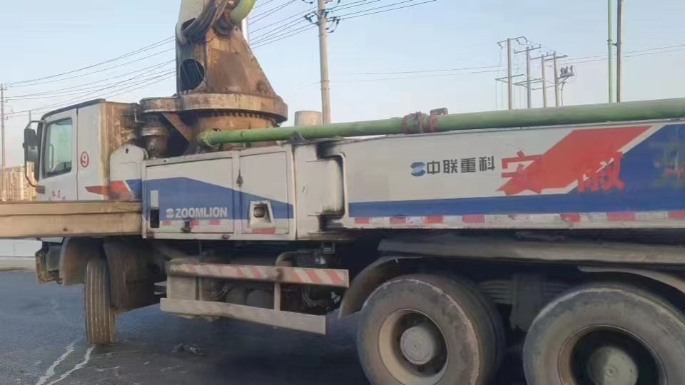 Original Condition 2012 Zoomlion 47m Concrete Pump on Benz Chassis