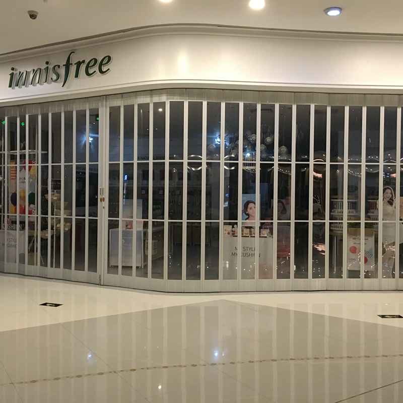 100% Transparent Polycarbonate Side Folding Shutter Door Rigidity For Commercial Retail Store