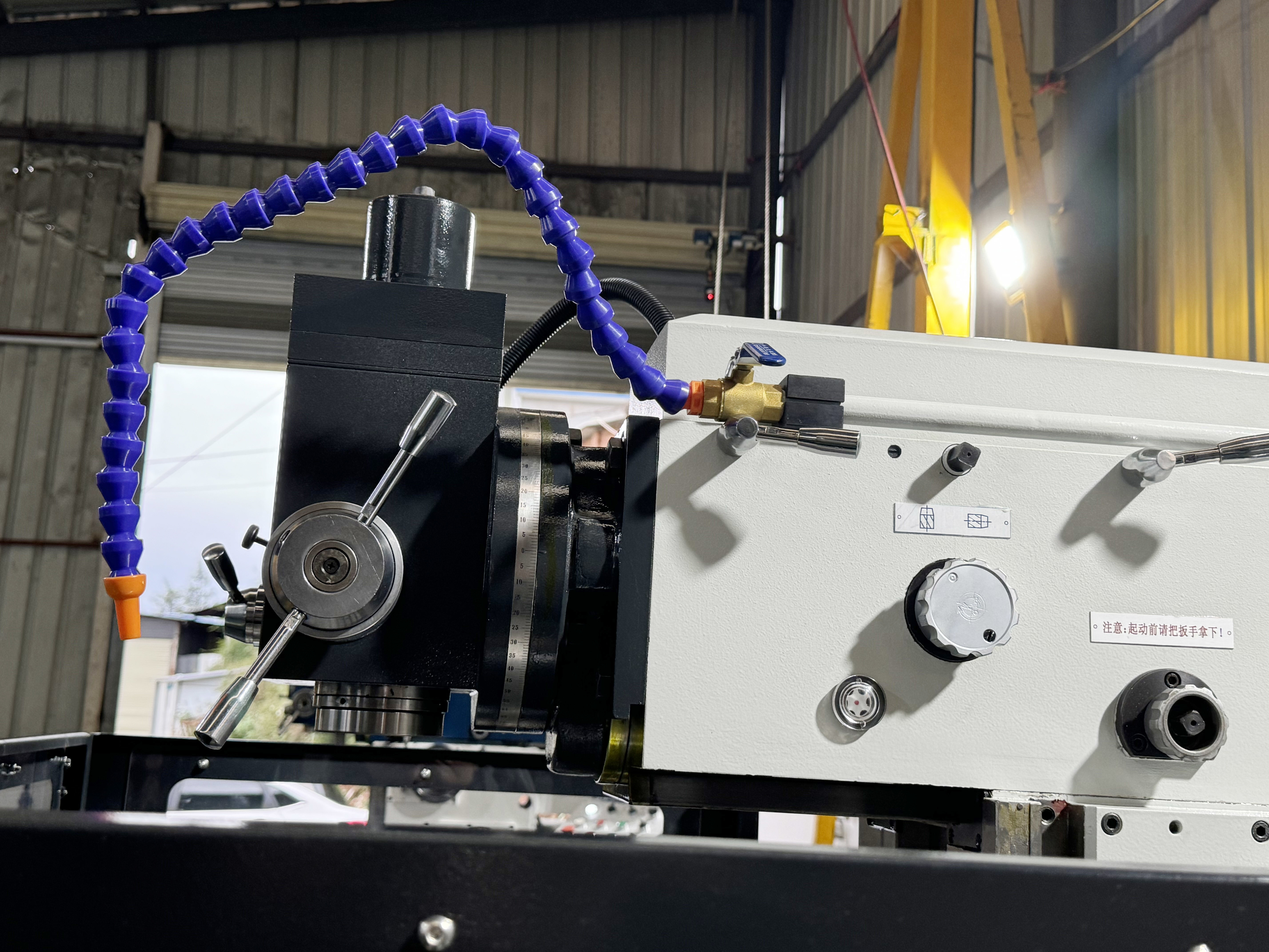 CNC Manual Universal Tool Milling Machine XKH8140A Lifting Table Universal CNC Milling Machine