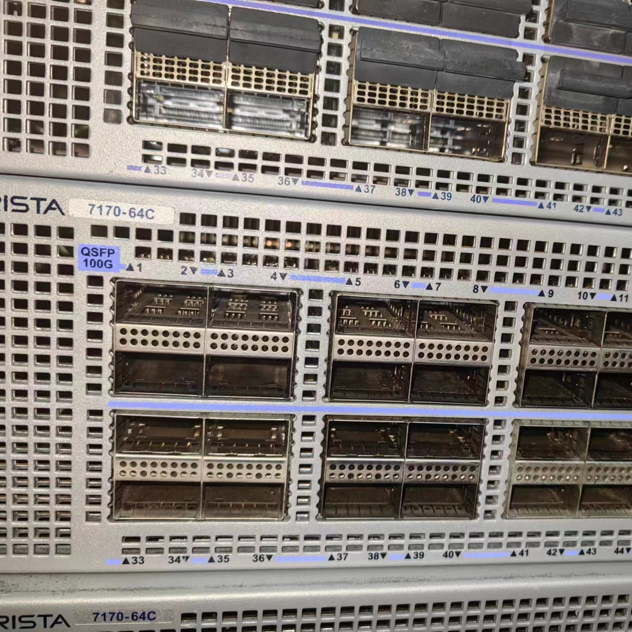 12.8Tbps Capacity Programmable Fixed Configuration Data Center Switch DCS-7170-64C-F
