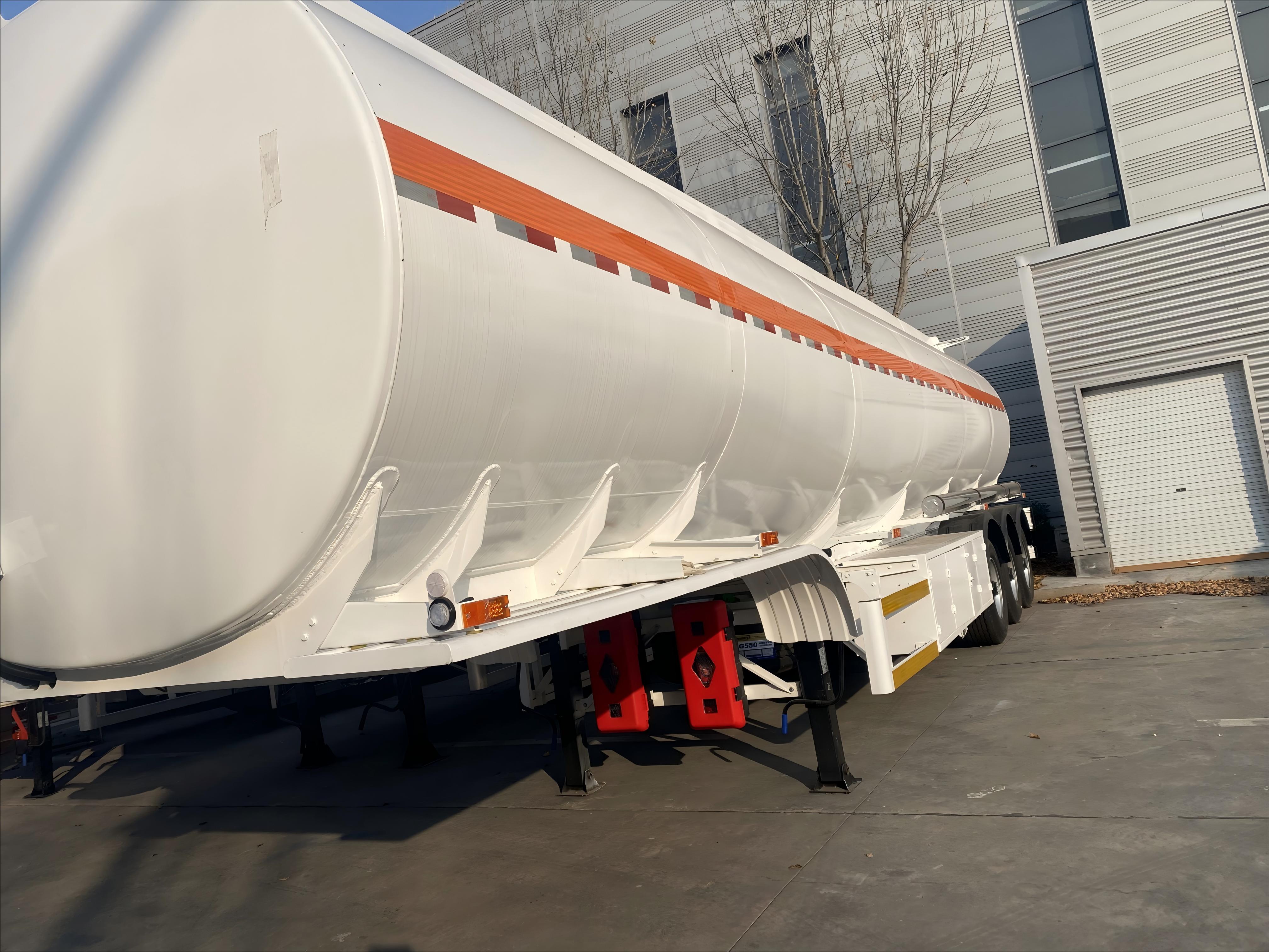 CIMC water, milk, diesel, gasoline, edible oil, petroleum liquid transport Fuel tank truck