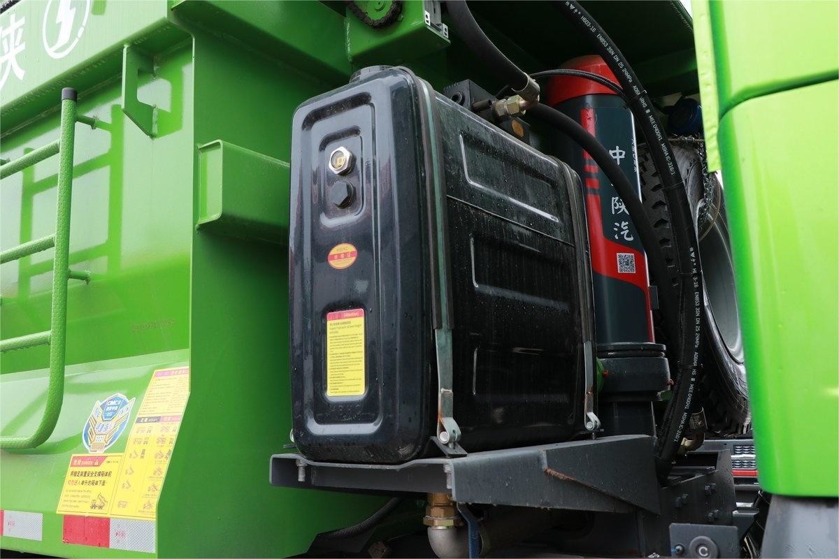 EURO 6 Emissions 430 Horsepower 8x4 5.3 Meters 15.5 Tons Weichai Heavy Dump Truck