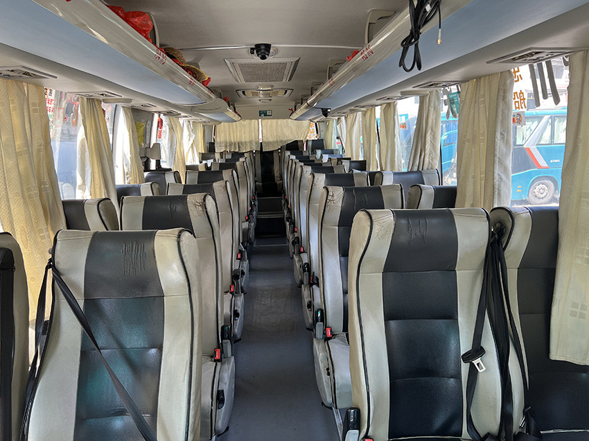 Diesel Used Tourist Bus 37 Seats 2 Door LHD Euro 4 With Manual Transmission