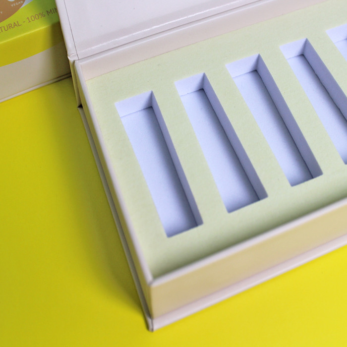 Custom Empty Magnetic Gift Pack Boxes With Colorful Printing And White Foam Insert
