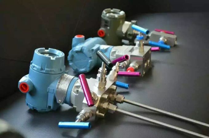 SS304 Pressure Transmitter Manifold High Pressure 3 5 Way 2
