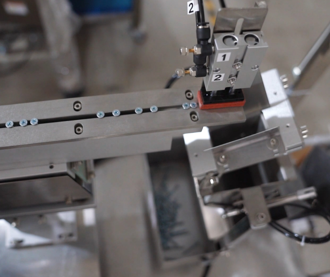 CE Hardware Screw Counting Packing Machine Nuts Bolts Counting And Packaging Machine