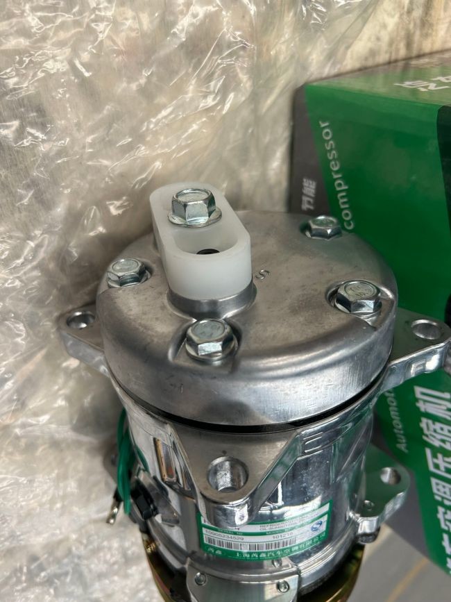Air Conditioner Compressor DZ13241845013 SHACMAN Truck Parts Shacman Delong M3000 H3000 X3000 F3000 F2000 X9 L3000