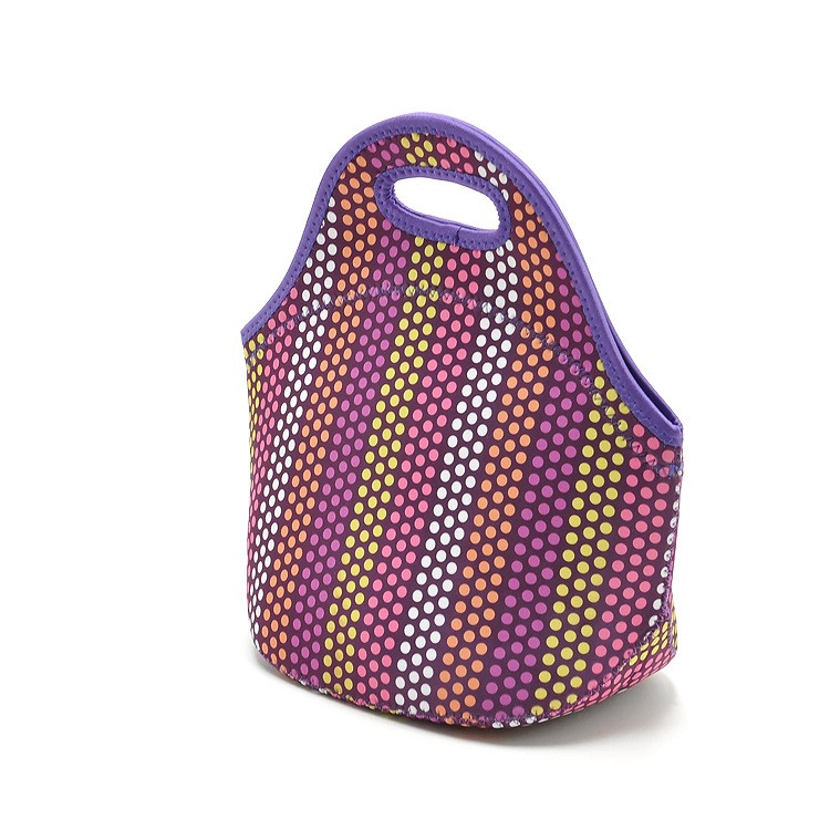 Manufacturers produce customized lunch bags for convenient transportation and good storage