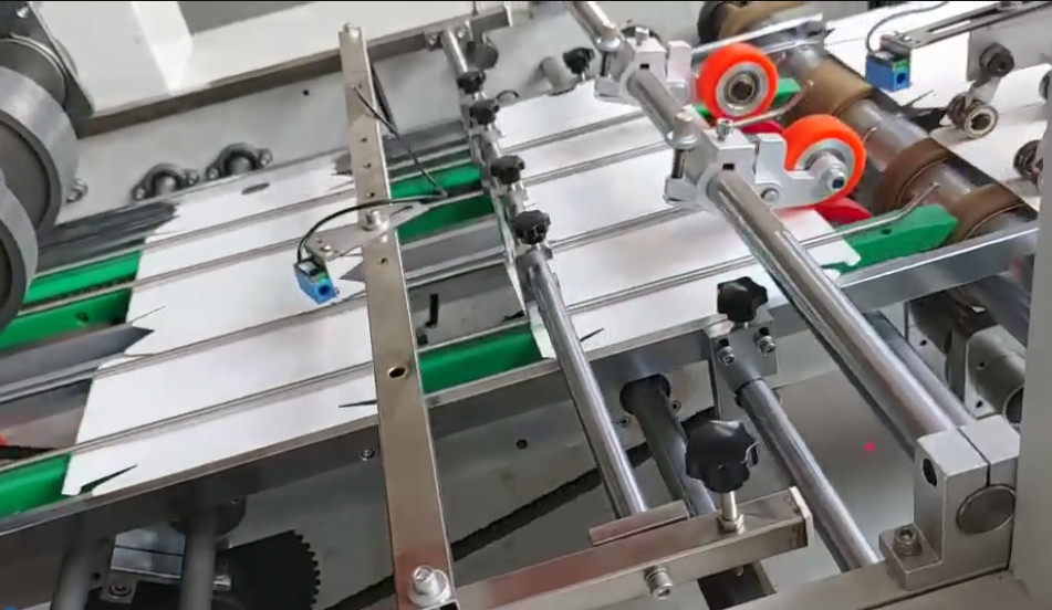 Paper Take Away Automatic Lunch Box Production Line Servo Motor 150pcs/Min