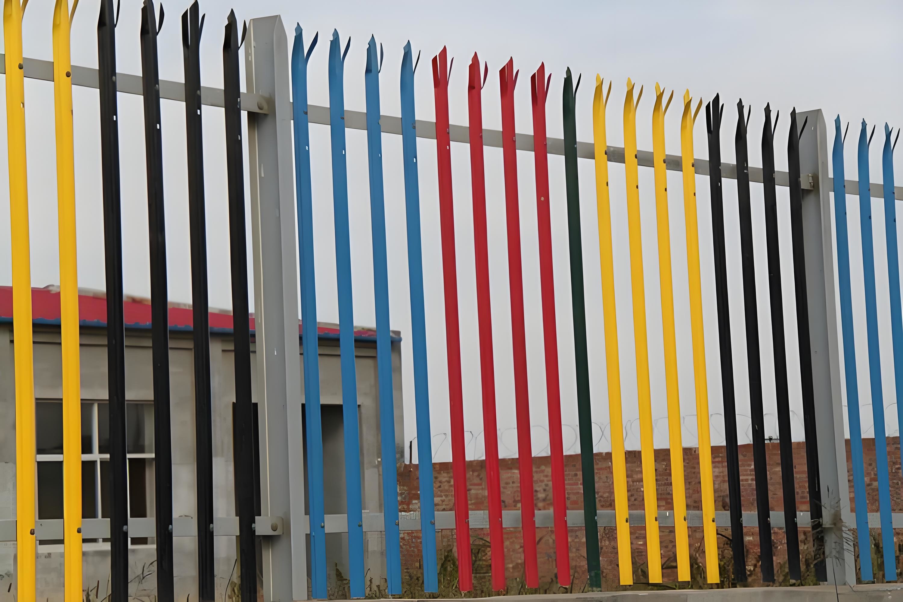 Low Carbon Steel 3d Curve Mesh Fence Security Fence With 1.5mm-3.0mm Thickness Post