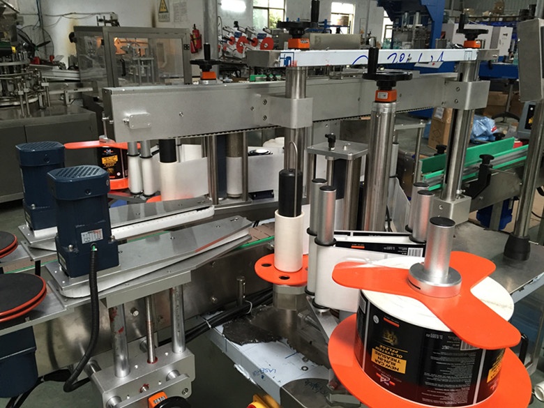 304 Stainless Steel Automatic Flat Bottle Labeling Machine for Round Square Pet Bottle