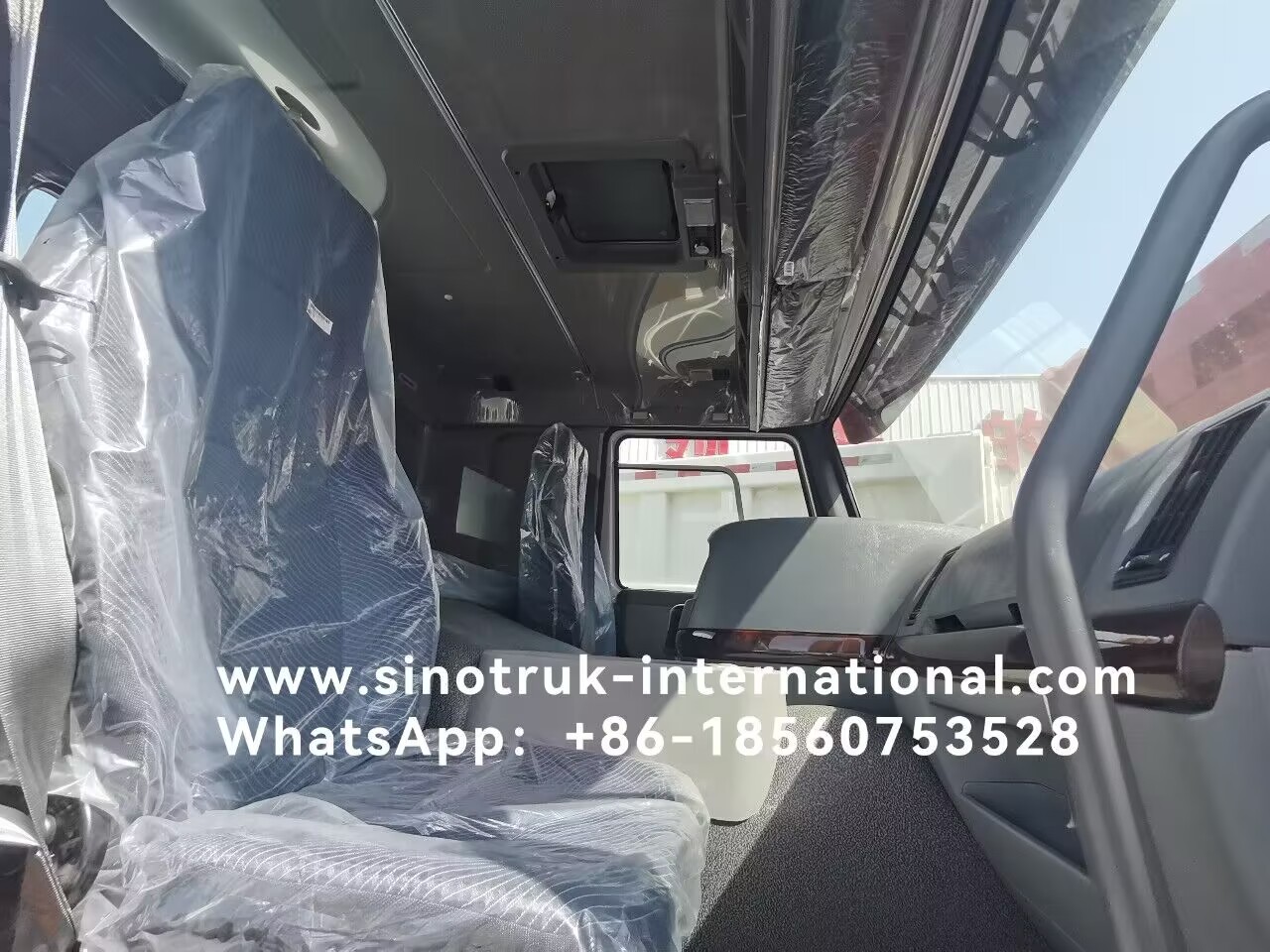 HOWO SINOTRUK Water Tank Truck 300HP With High Pressure Flush Function