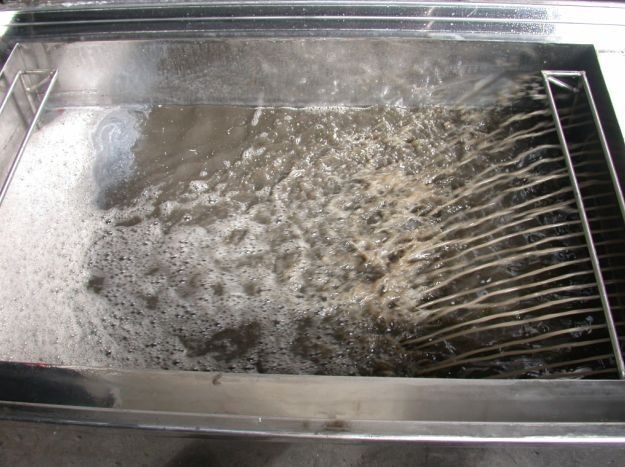 Engine / Auto Parts Ultrasonic Cleaning Equipment 2400W 28/40KHz With Filter
