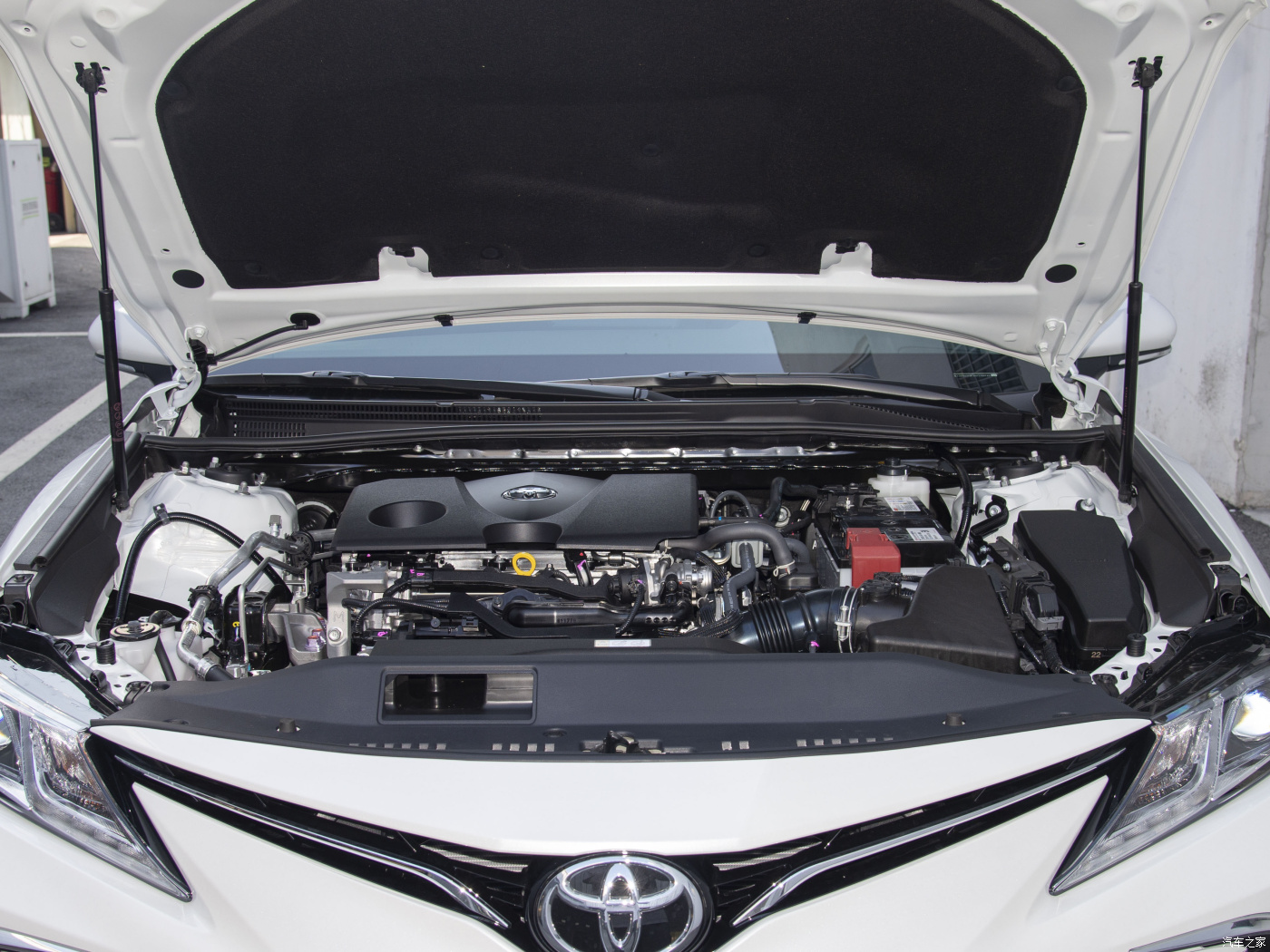 2024 To-yota C-amry 2.5S 5 Seats Hybrid Electric Car Hybrid Technology 360° Rear Camera Integral Body Cabin Structure