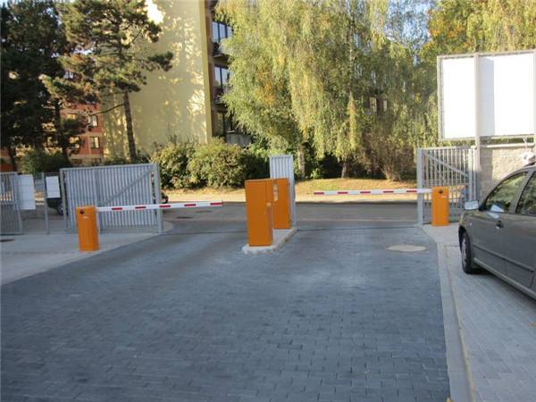 IP44 Road Safety Automatic Barrier Gate For Car Parking System 220V / 110V