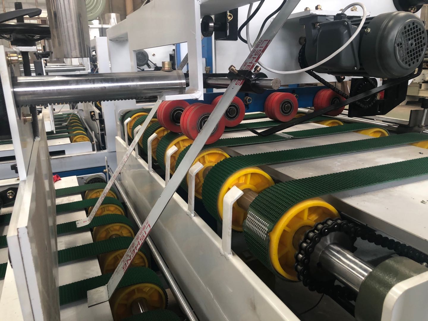 Horizontal Output Folder Gluer Machine Semi Automatic Carton Box Photoelectric Control