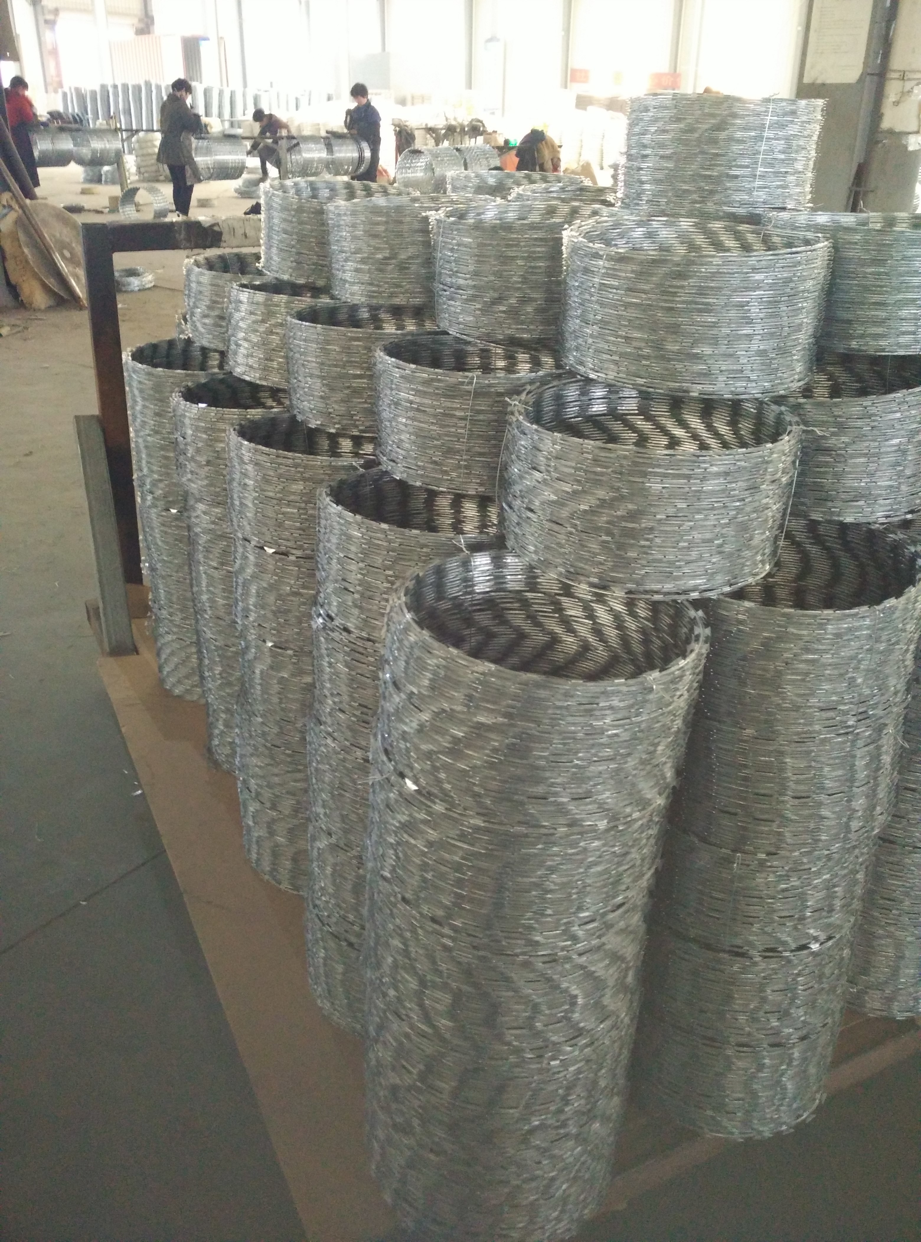 BTO 22 Concertina Razor Barbed Wire 450MM Coil PVC Coating