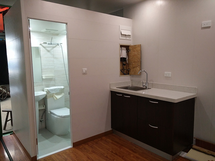 Black Shell Composite Floor Expandable Shipping Container House