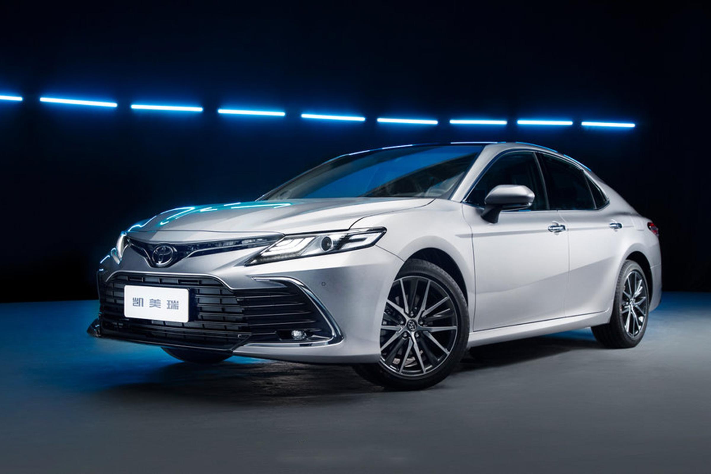 2024 To-yota C-amry Dual Engine Hybrid Electric Automobile Vehicle Car with 2825mm Wheelbase and Maximum Torque of 221Nm