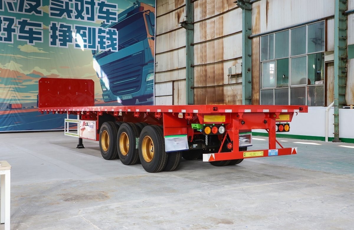 Sturdy 80t Removable Lowbed Truck Trailer For Excavator And Machinery Transport