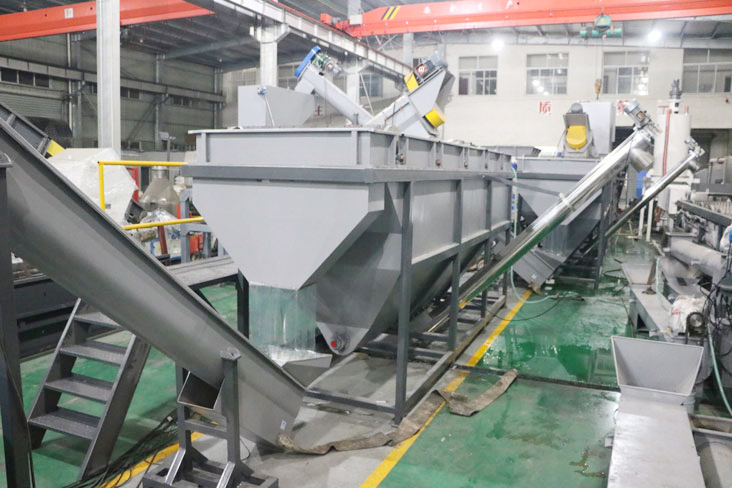 LDPE HDPE Plastic Washing Recycling Machine 2000kg/H PET Bottle Washing Line
