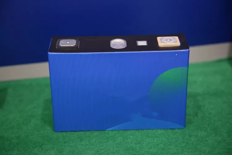 Deep Cycles 105ah 3.2v LiFePO4 Battery Cell Prismatic Lithium Ion Battery