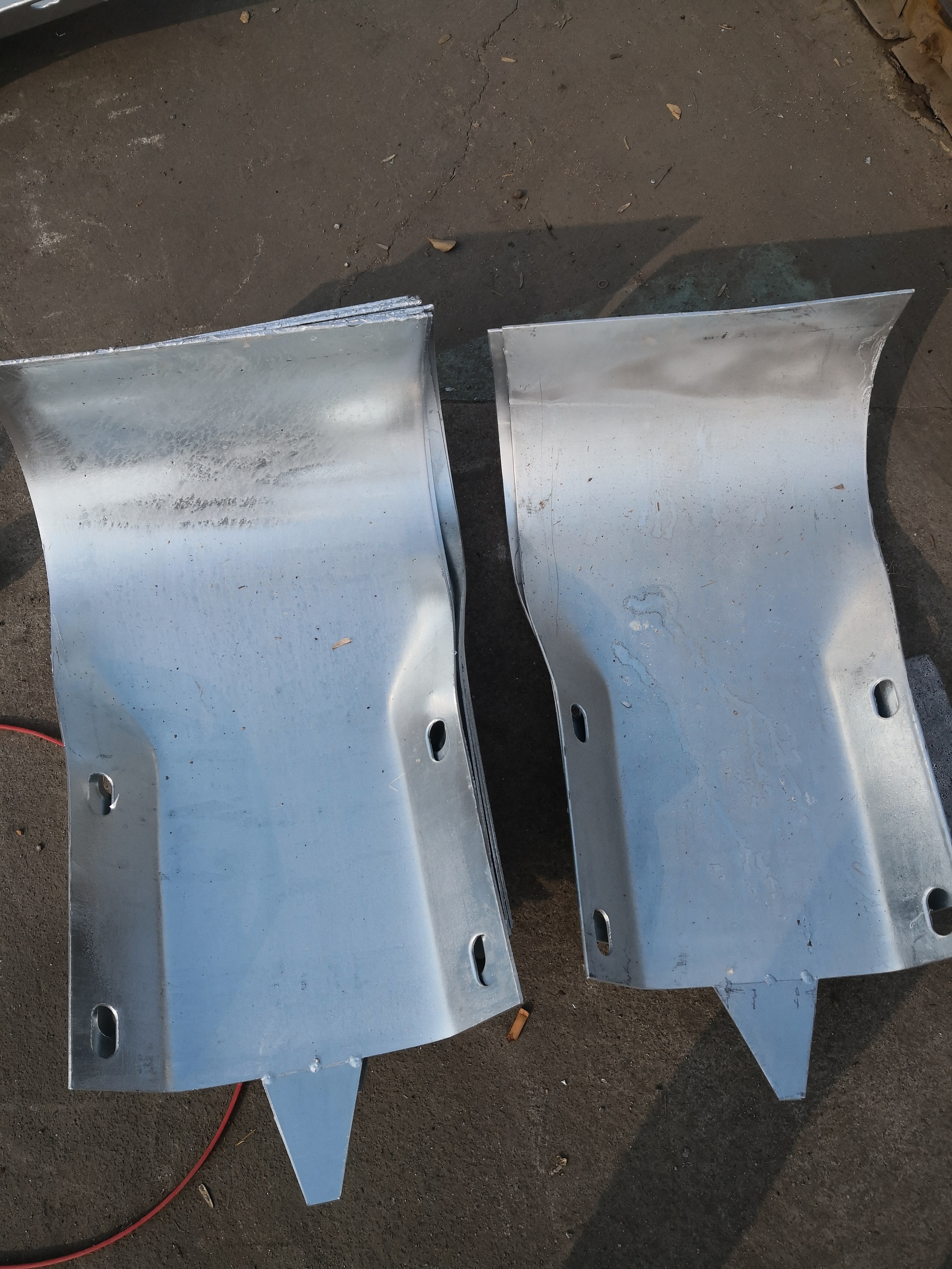 Q235 Q345 Hot Dip Galvanized Guardrail R End Wings for Highway in Customized Colors