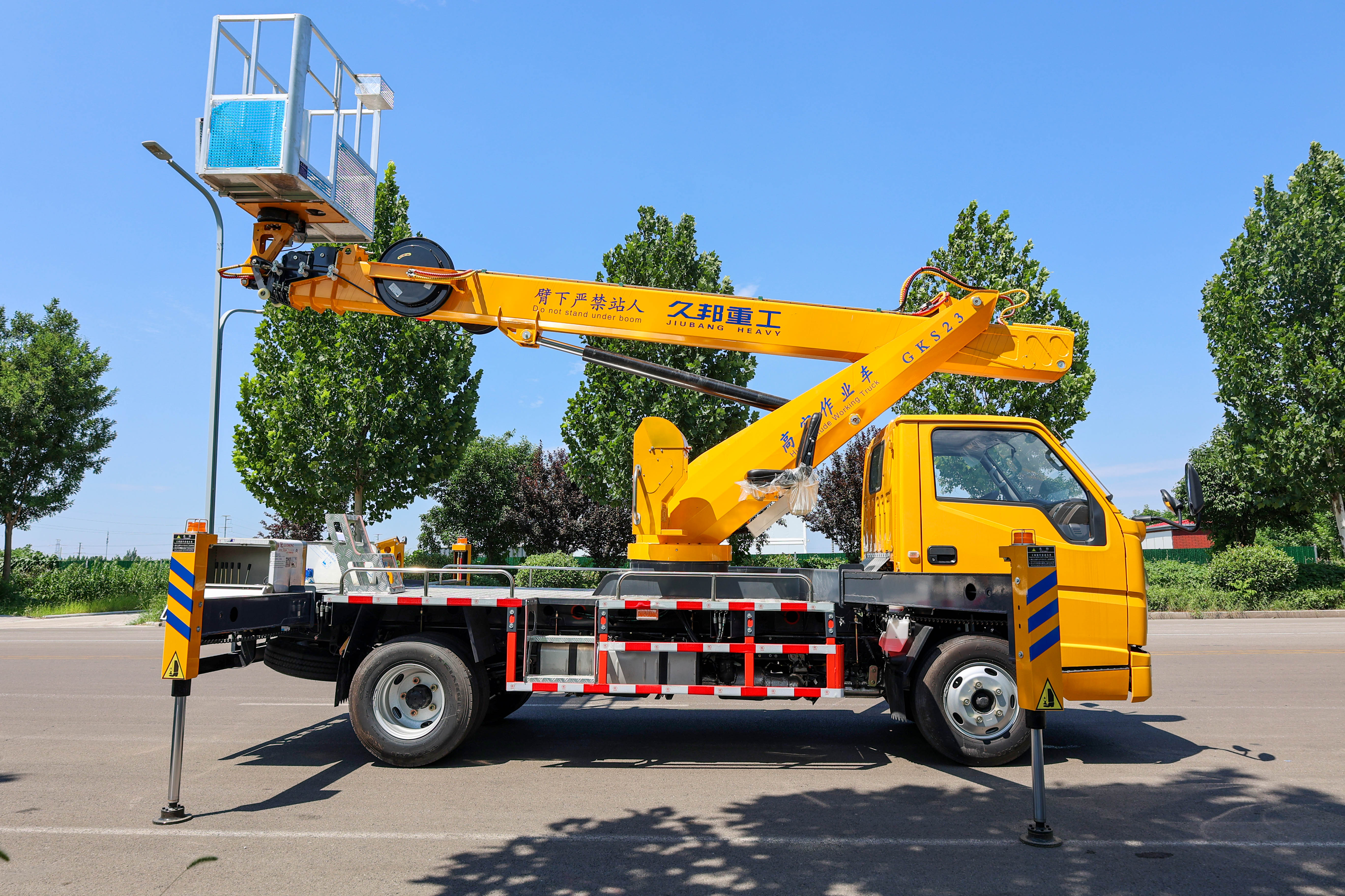 Customized Diesel 23m Telescopic Boom Bucket Vehicle Aerial work truck High-altitude Operation Truck